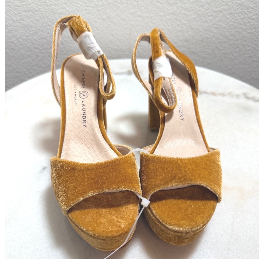 NEW Theresa Golden Yellow Velvet Platform Heels Block Heel Sandals 8.5 - Picture 2 of 8